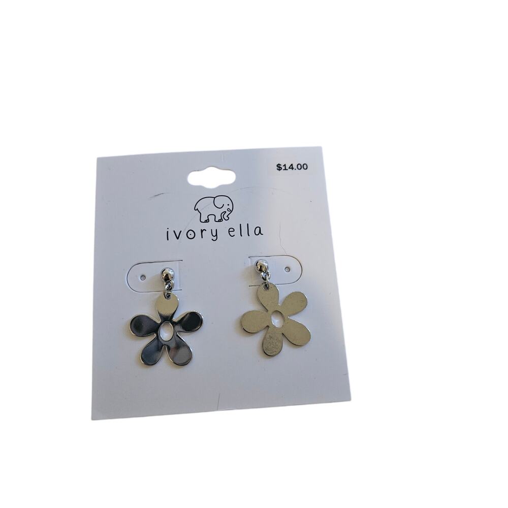 Ivory Ella Silver Tone Flower Dangle Earrings Retro Daisy NWT $14